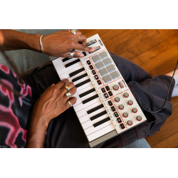 AKAI PROFESSIONAL MPK MINI IV WHITE 25 TOUCHES GREY